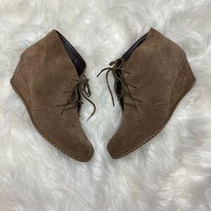 💥MAKE ME AN OFFER💥 GUC Franco Sarto Suede Wedge Desert Lace-Up Boots Booties